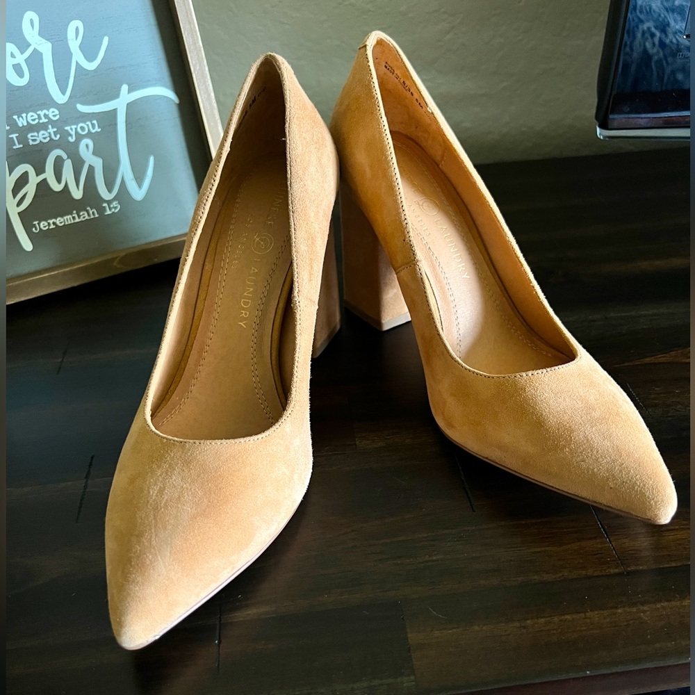 Chinese laundry suede pumps